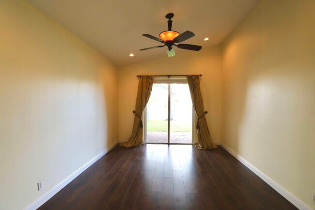Building Photo - 7458 Via Luria