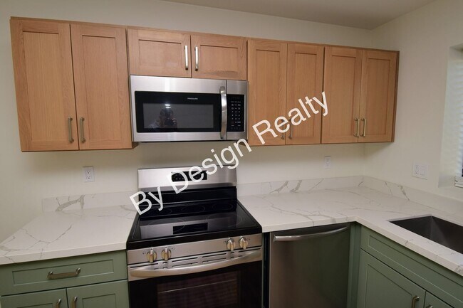 Building Photo - Contemporary 1 Bed 1 Bath with Beautiful Finishes, Private Yard & Off-Street Parking