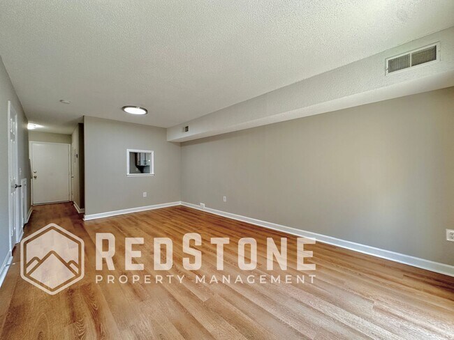 Building Photo - 727 S Broad St