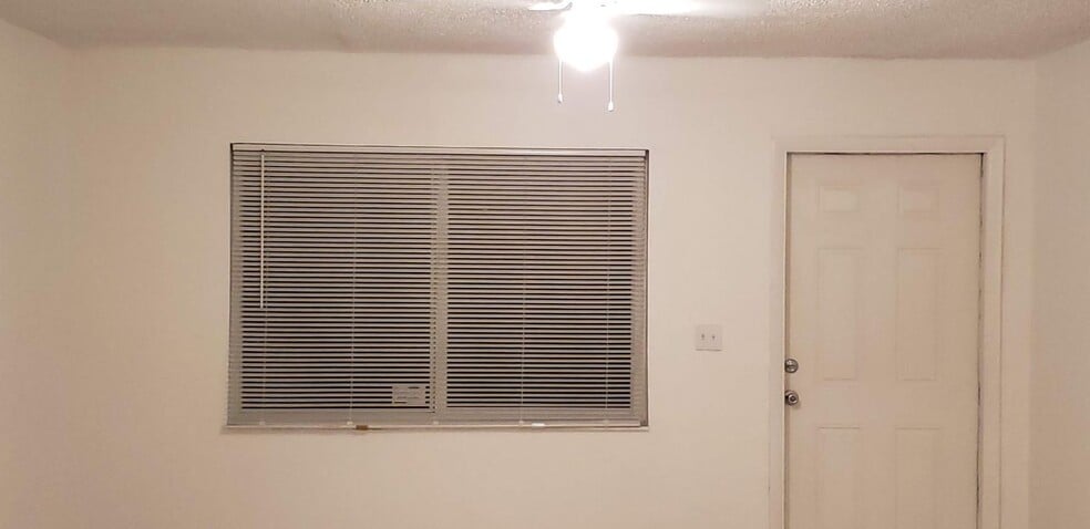 Building Photo - 5704 NW 28th St