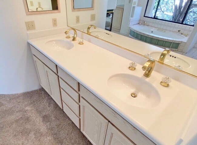 Building Photo - HOUSE - WEST SEDONA - GATED COMMUNITY