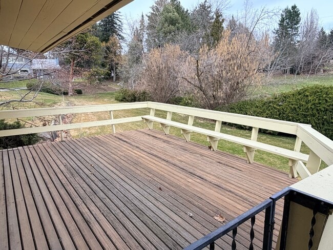 Building Photo - Country like setting! Spacious 3+ bed/ 1.5 bath house with garage, large yard, private deck and a...