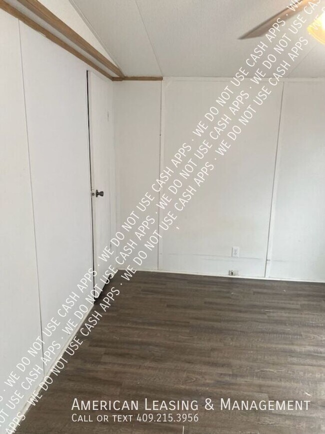 Building Photo - 3054 Woden Rd