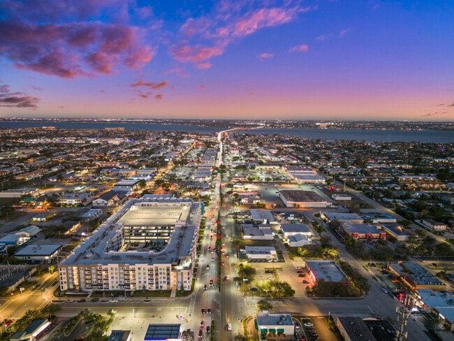 Building Photo - 1019 SE 40th St