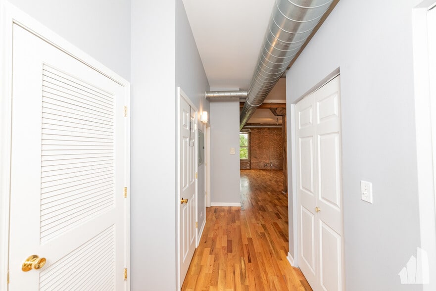 Building Photo - 1816 S Bishop St