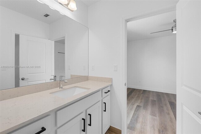 Building Photo - 4048 Veleiros Ave