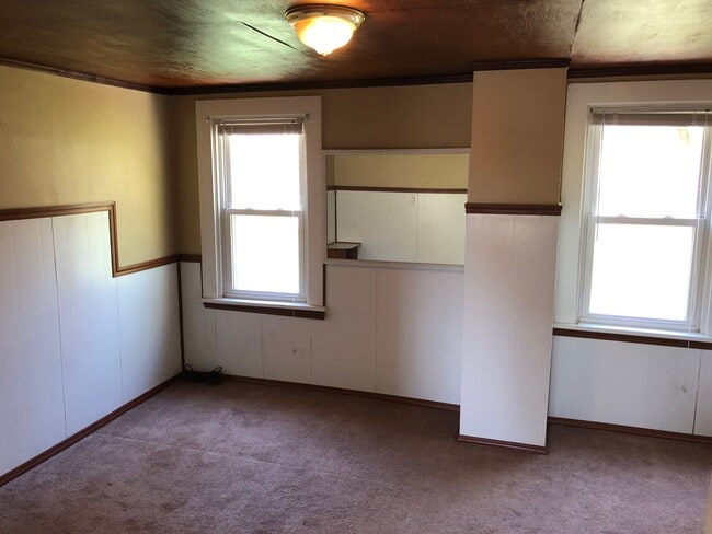 Building Photo - 1714 Dagmar Ave