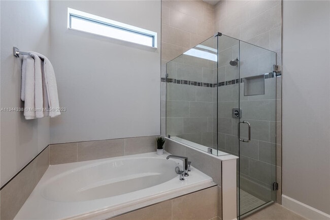 Building Photo - 627 SE Boboli Way