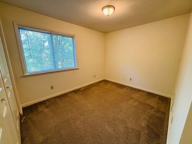 Building Photo - 400J Berryfield Lane