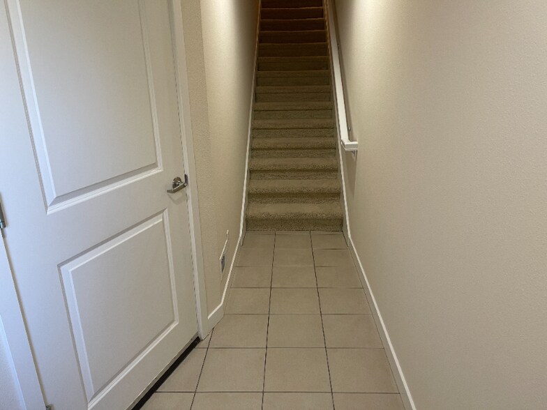 Building Photo - 2233 NW Hidden Ln