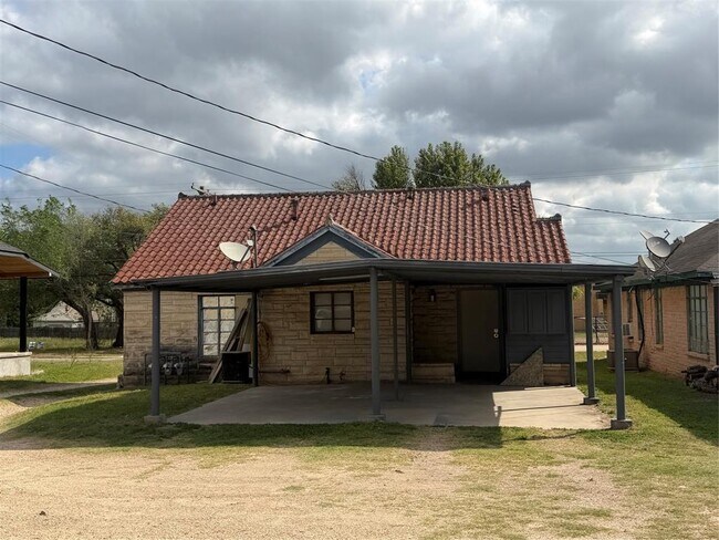 Building Photo - 511 Bowser St