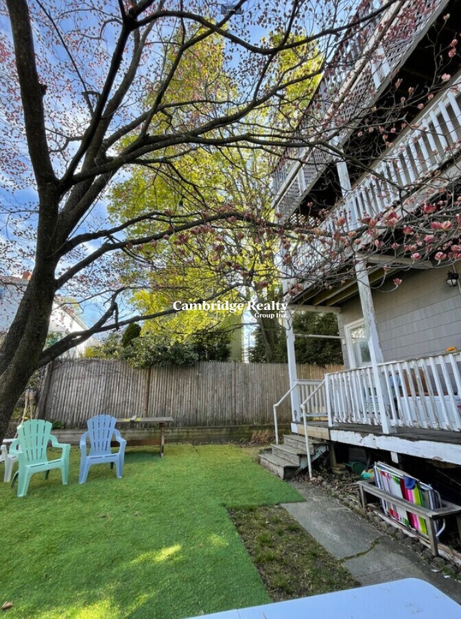 Building Photo - 14 Dow St