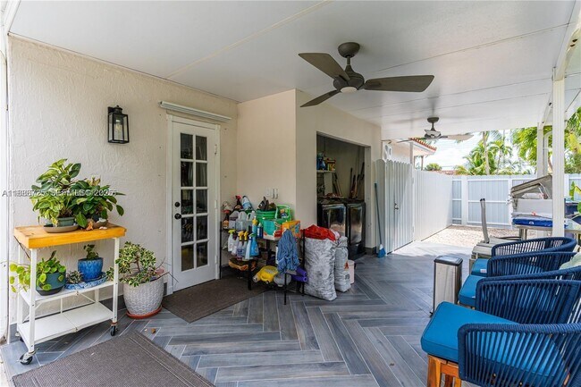 Building Photo - 9901 SW 35th Terrace