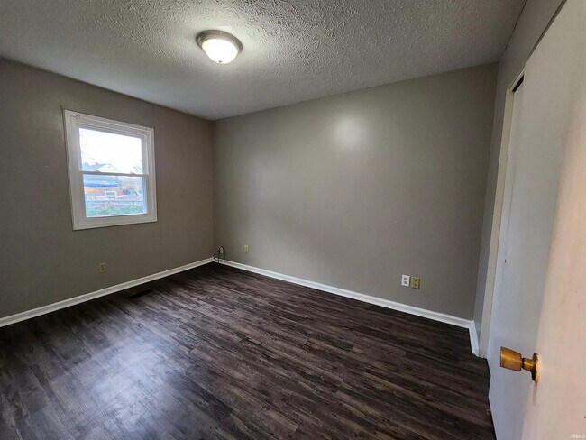 Building Photo - 723 N Jefferson St