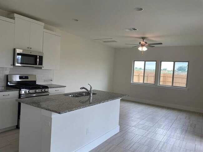 Building Photo - 500 White Steppe Way