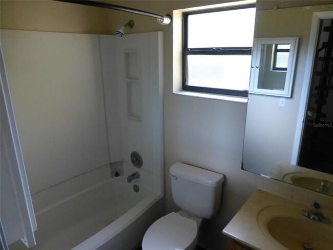 Building Photo - 2166 Bradford St