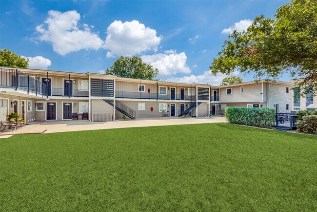 Building Photo - 5612 Grover Ave