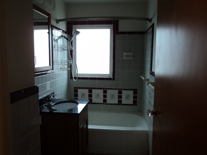 Building Photo - 1601 W Broadway