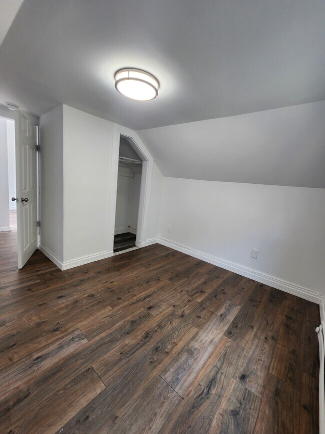 Building Photo - 135 Willow St