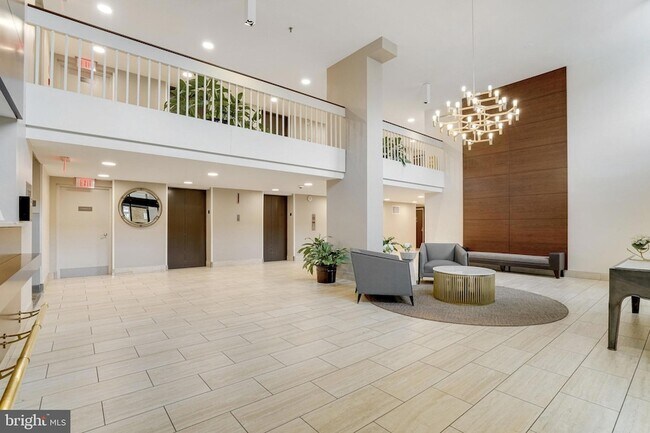 Building Photo - 2300 Pimmit Dr