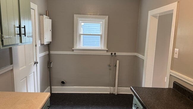 Building Photo - Highland Springs Bungalow