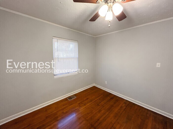 Building Photo - 76 Schell Rd SE