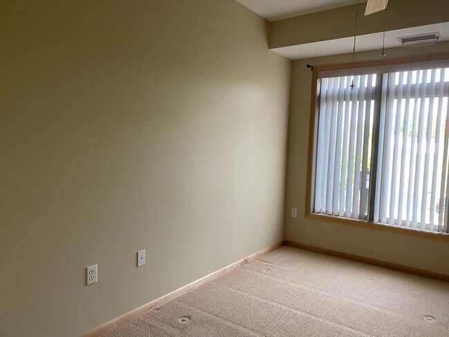 Master Bedroom - 3251 Louisiana Ave S