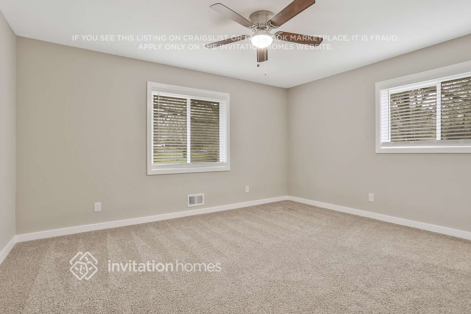 Building Photo - 327 Terrydale Dr SE