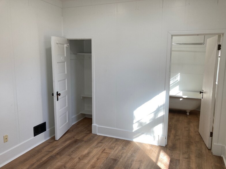 Building Photo - 9 Elk Path