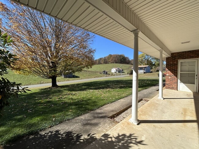 Building Photo - Large Brick Ranch with Finished Basement a...