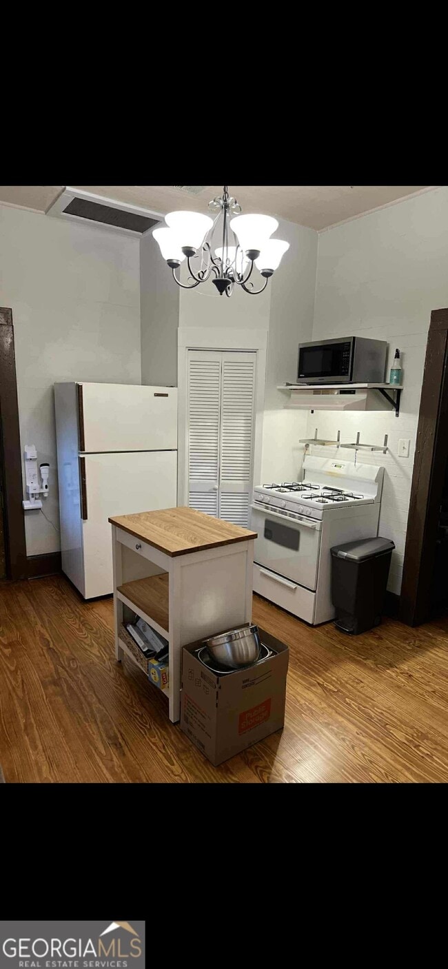 Building Photo - 834 Fulton Terrace SE