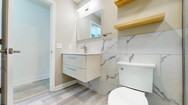 Building Photo - 450 Redwood Ave