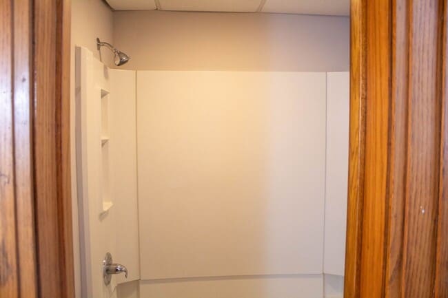 Building Photo - AVAILABLE FOR AUGUST 2026!  Large house near KRANNERT!