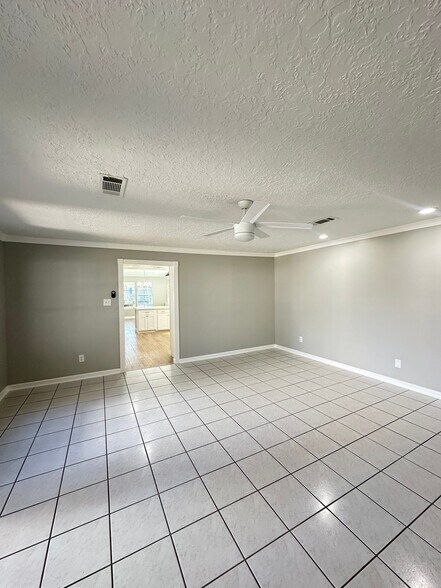 Building Photo - 2830 Lelia St