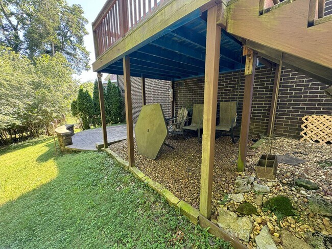 Building Photo - For Lease - 3 Bed, 2 Bath, 2445 sqft Home ...