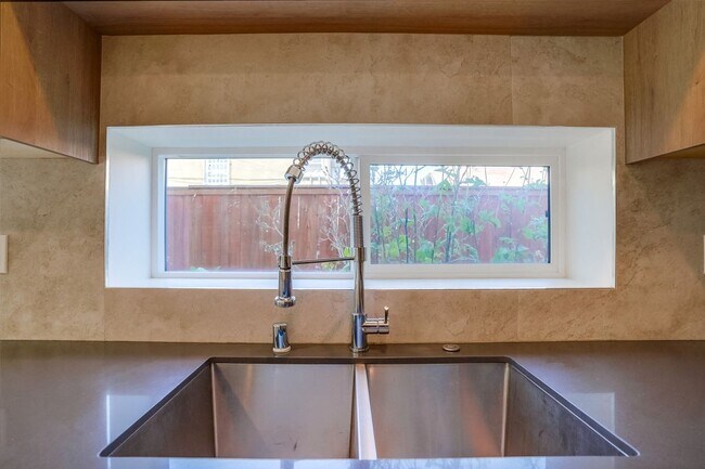 Building Photo - 4636 Lomita St