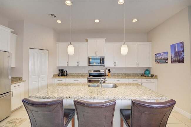 Building Photo - 495 NE Abaca Way