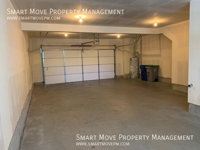 Building Photo - 3240 E Thoroughbred Ln