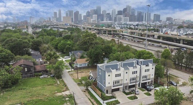 Primary Photo - 2007 Briley St