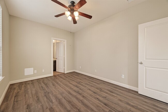 Building Photo - 5211 Eigel St