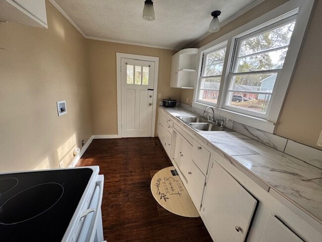 Building Photo - 138 Youngs Mill Rd