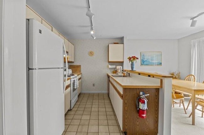 Building Photo - Gorgeous Turnkey 2BR/2BA Mountainside Condo