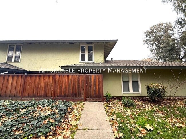 Building Photo - 5639 Chestnut Common