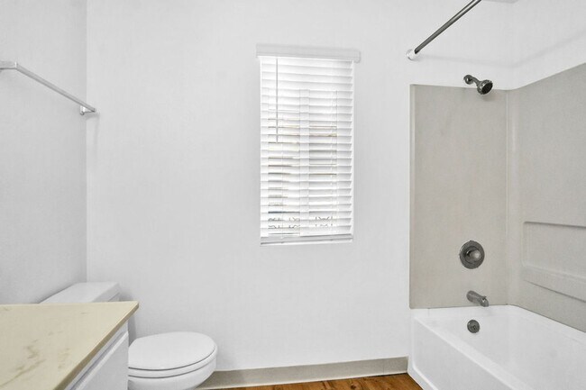 Building Photo - Beautiful one bedroom/one bath in the Verano community at UTC! Close to so much!