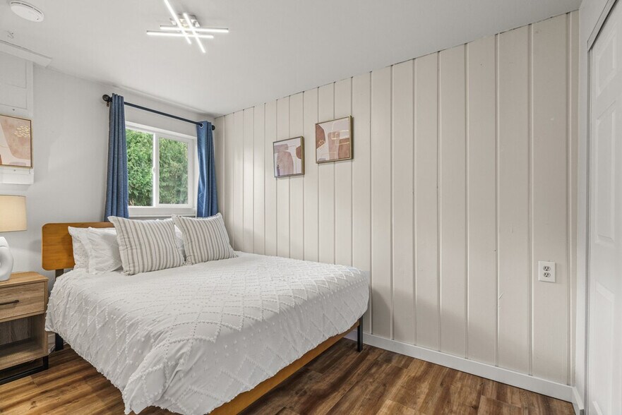 Building Photo - 13352 17th Ave NE