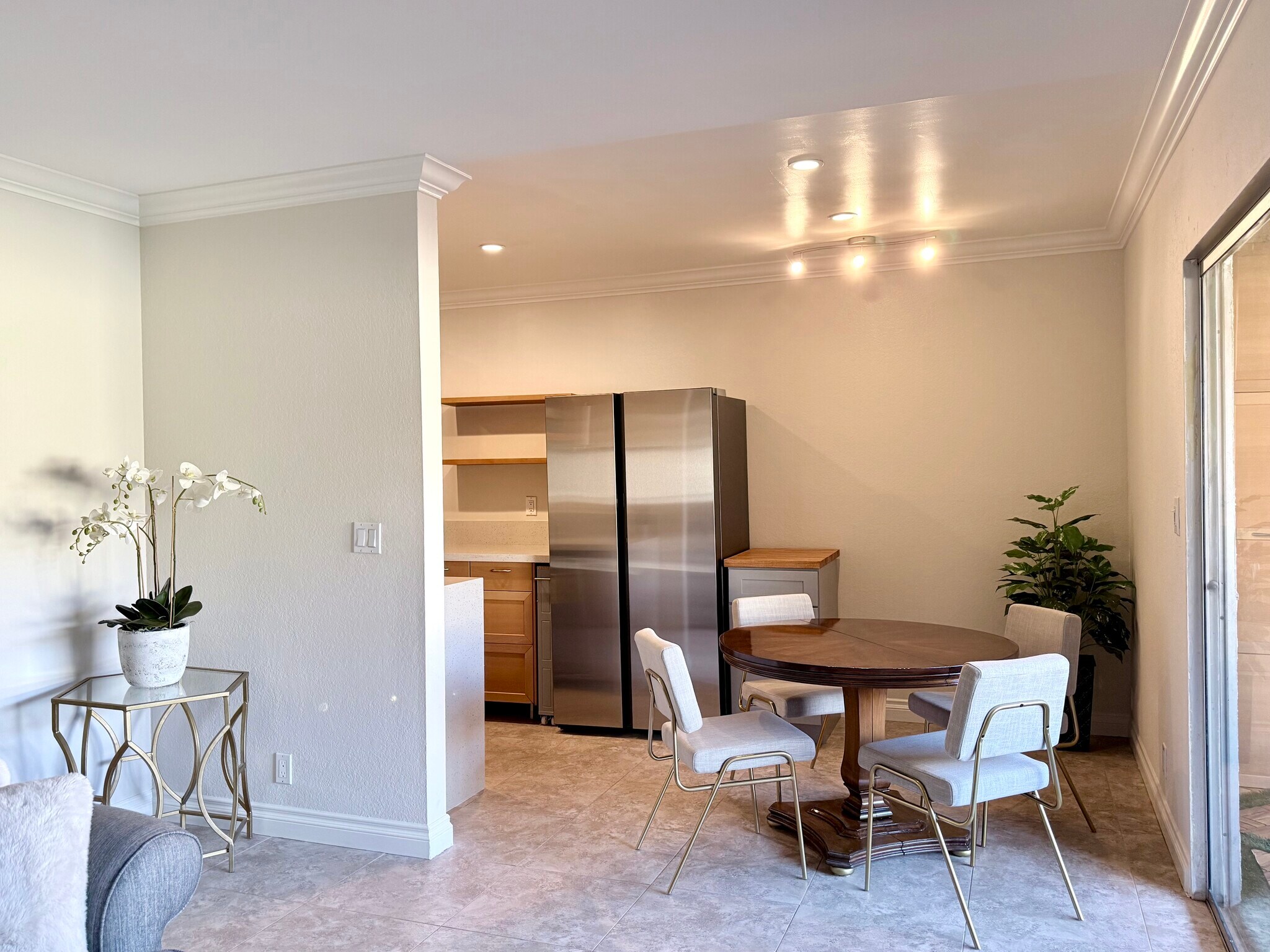 Building Photo - 408 E Civic Center Dr