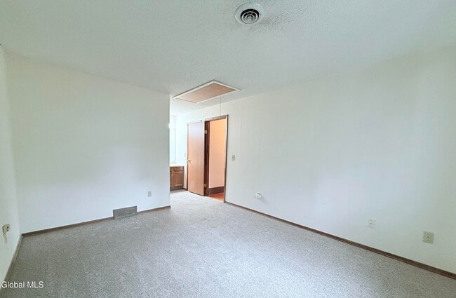 Building Photo - 208 Yorktown Dr