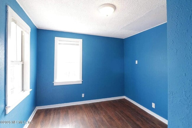 Building Photo - 1243 W 25th St