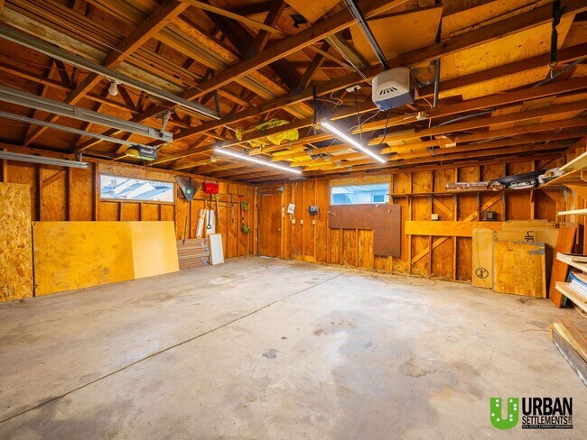 Building Photo - 3104 W Heroy Ave