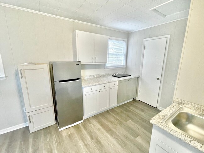 Building Photo - 1004 Highland Ave